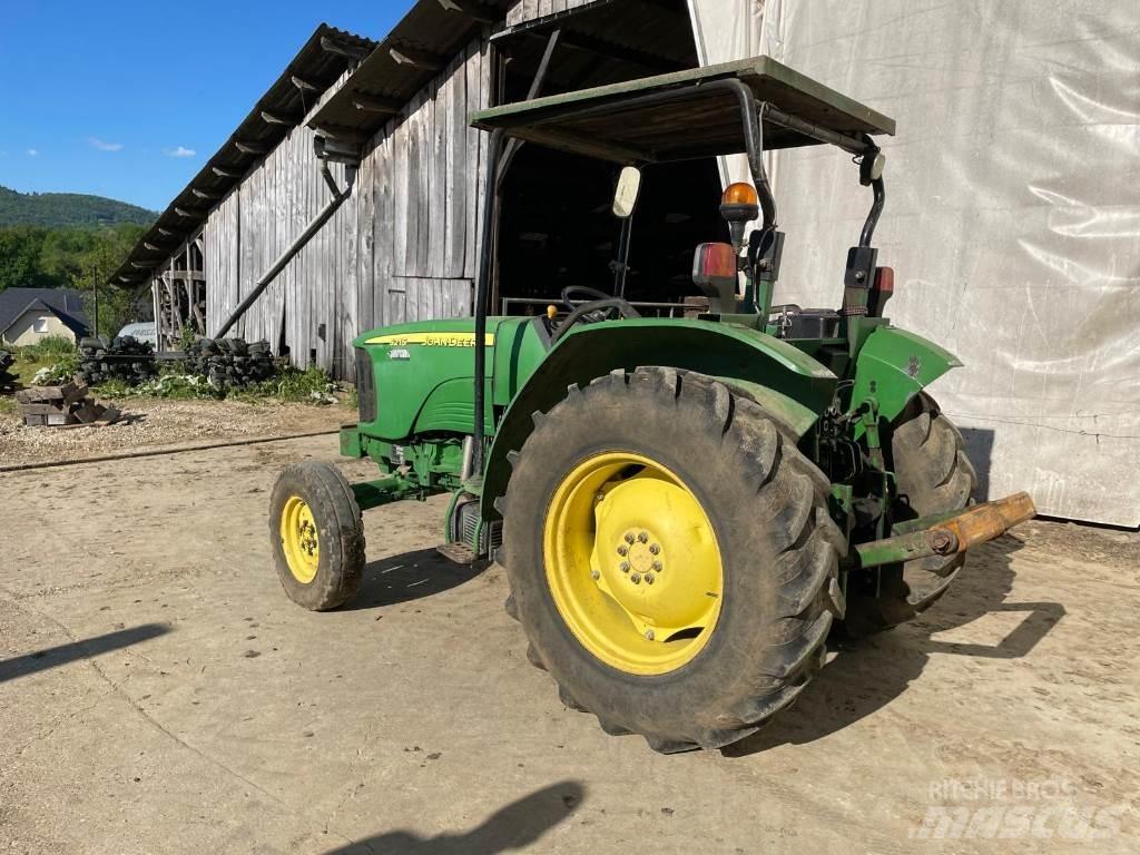 John Deere 5215 Traktory