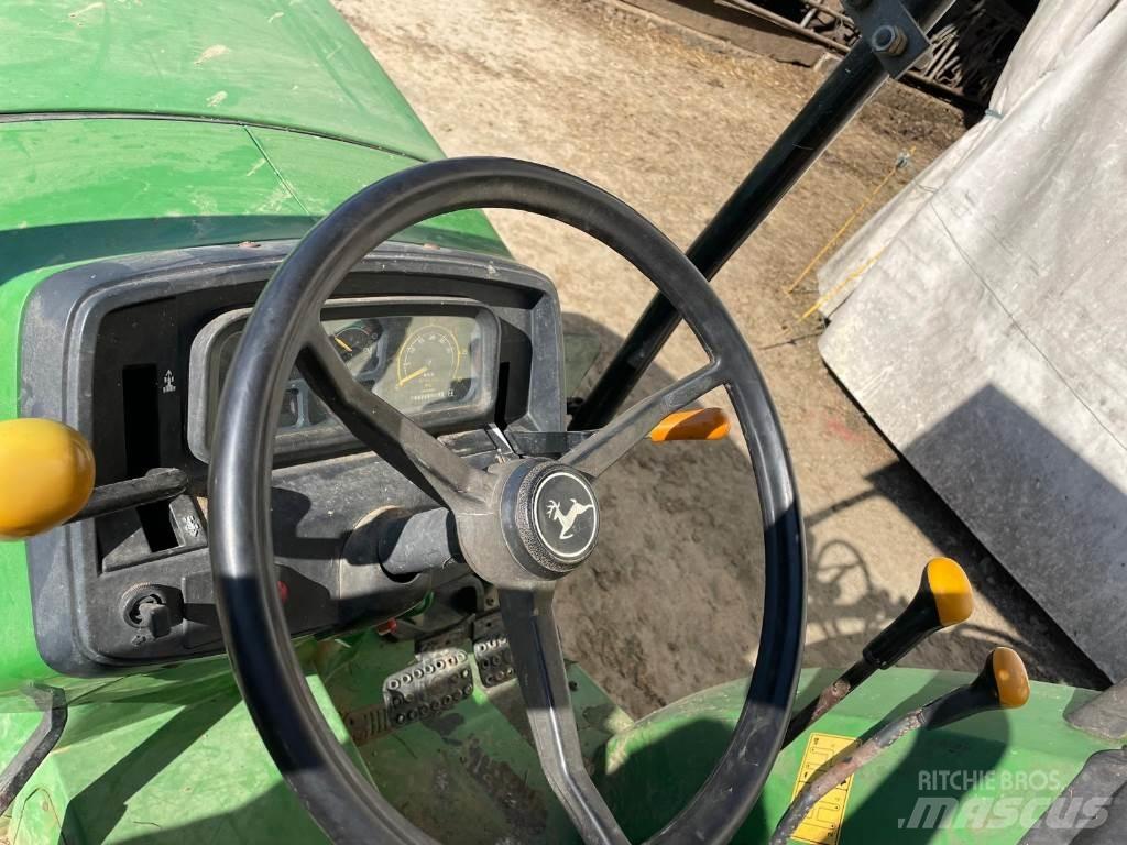 John Deere 5215 Traktory