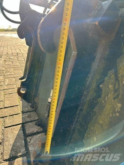 JCB Pelikan bak Lopaty