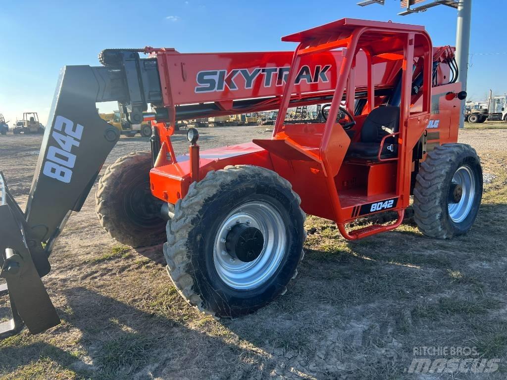 SkyTrak 8042 Teleskopické manipulátory