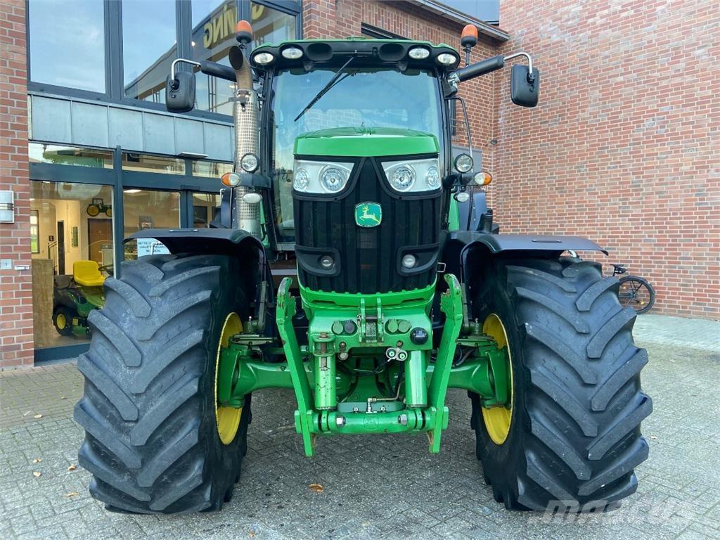 John Deere 6210R Traktory