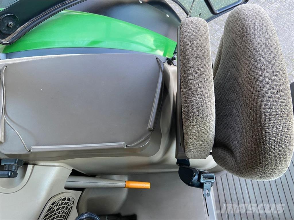 John Deere 6210R Traktory