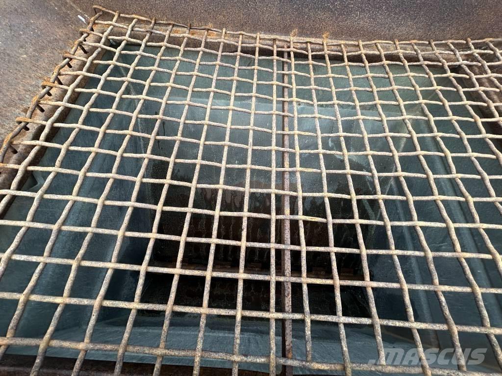 Salo 1600 Posýpače soli a piesku