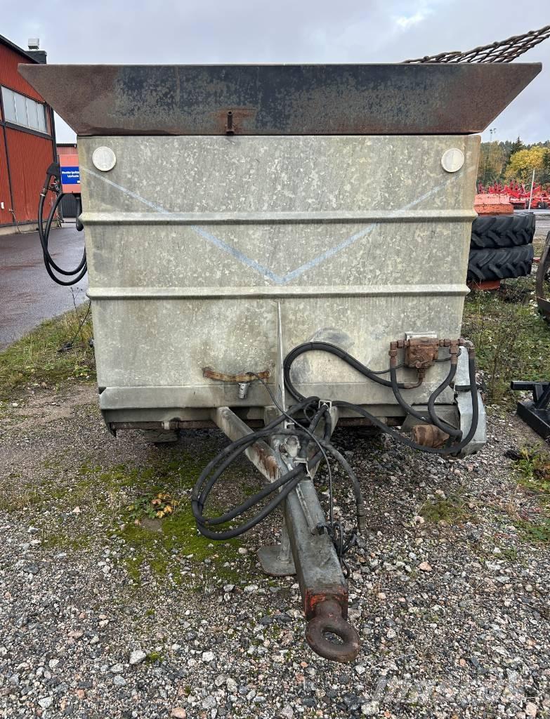 Salo 1600 Posýpače soli a piesku