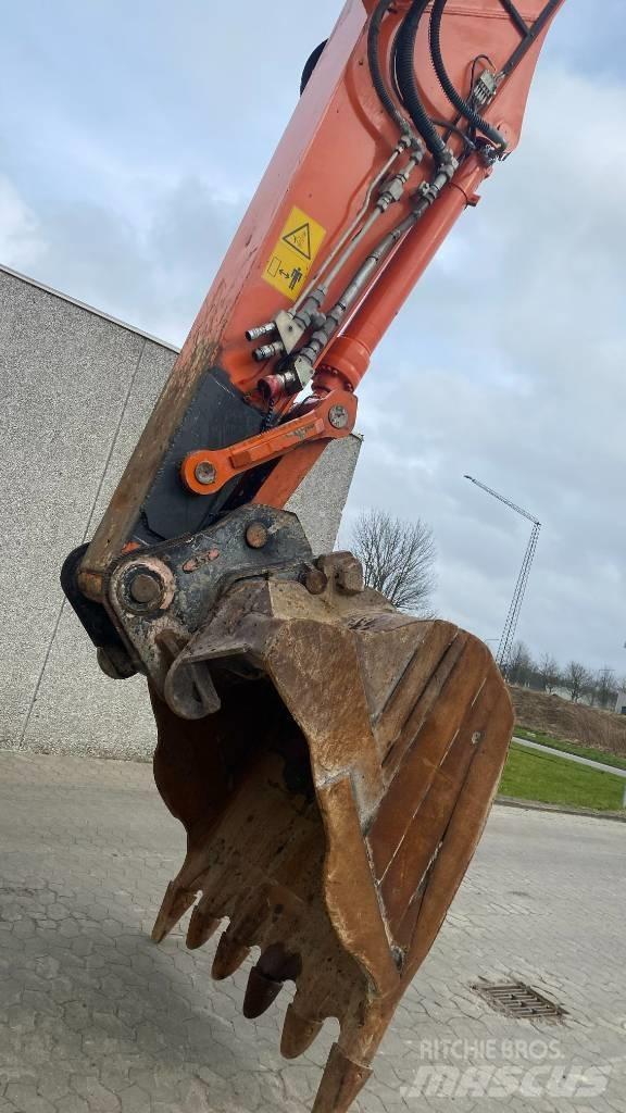 Hitachi ZX 300 LC-6 Pásové rýpadlá