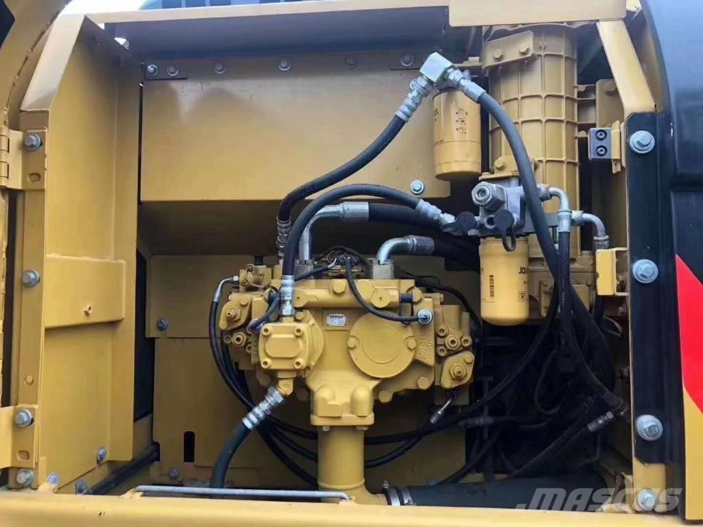 CAT 323 Pásové rýpadlá