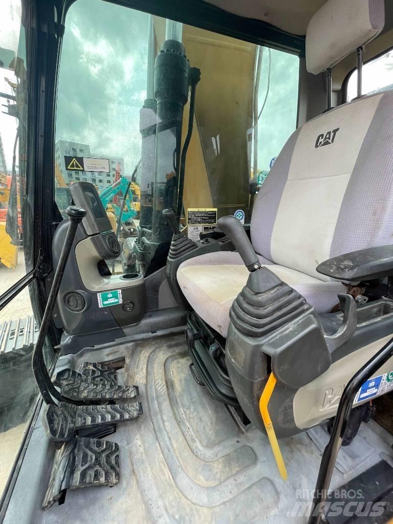 CAT 323 D Pásové rýpadlá