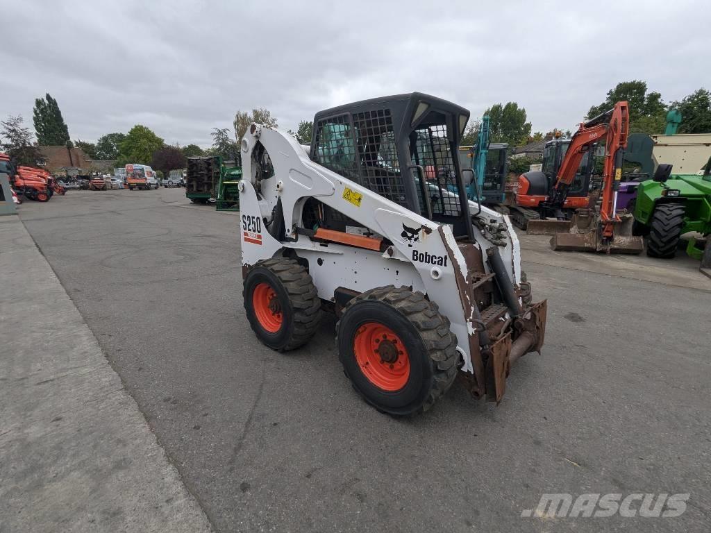 Bobcat S 250 Šmykom riadené nakladače
