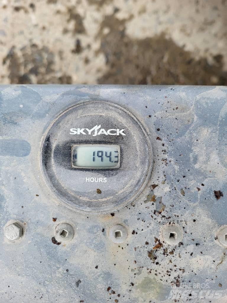 SkyJack 32/19 Nožnicové zdvíhacie plošiny