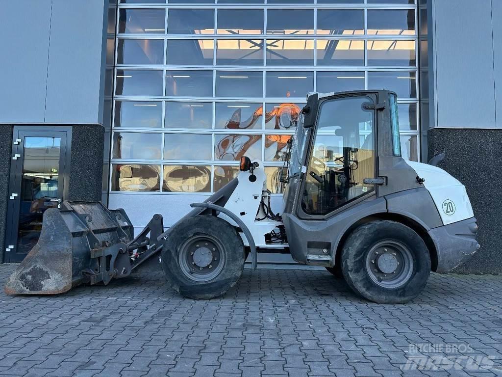 Hitachi ZW75 Kolesové nakladače