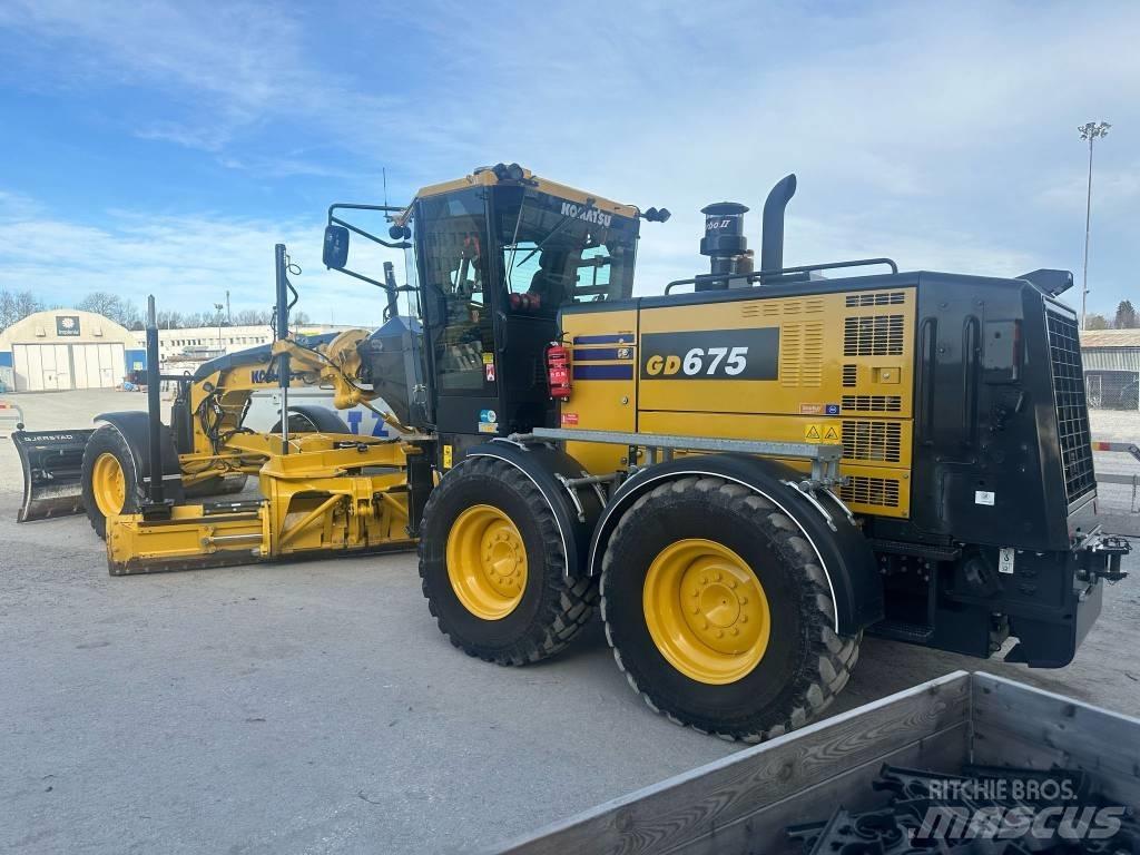 Komatsu GD675-7E0 Grejdery
