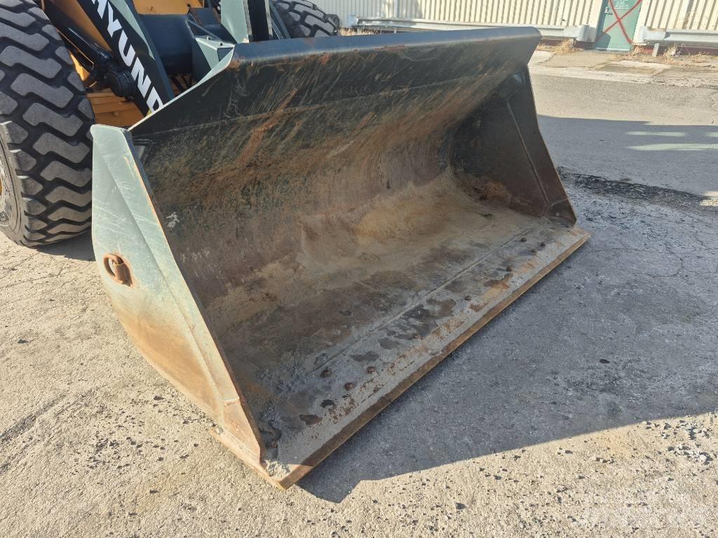 Hyundai HL 930 A Kolesové nakladače