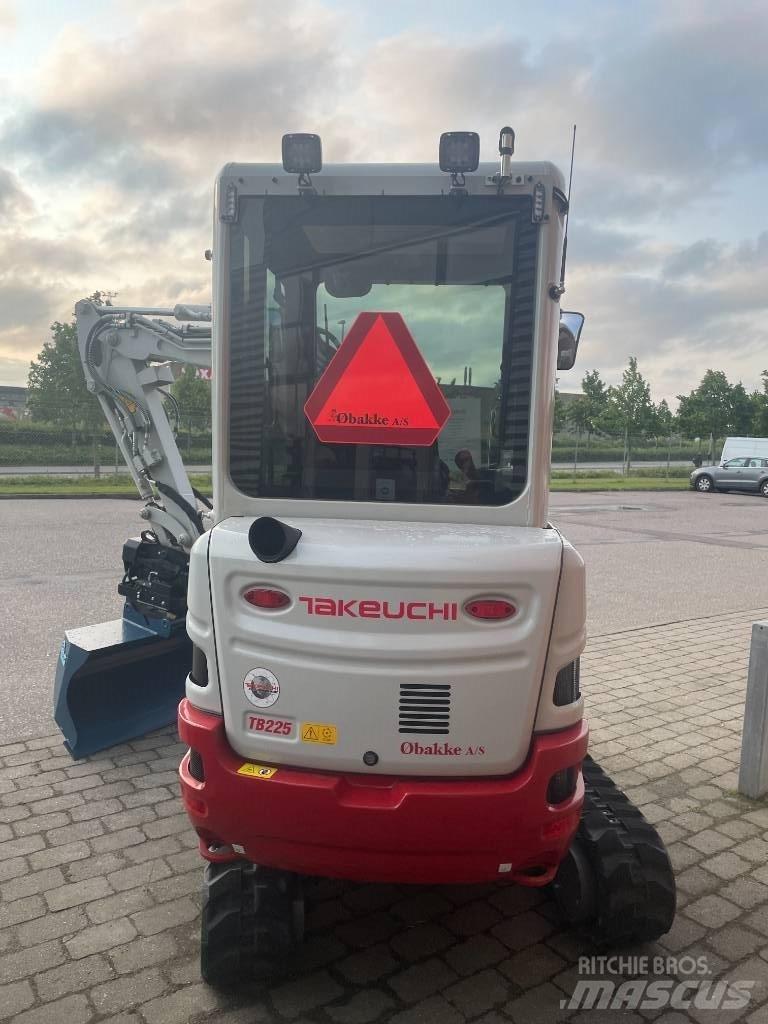Takeuchi TB 225 Mini rýpadlá < 7t