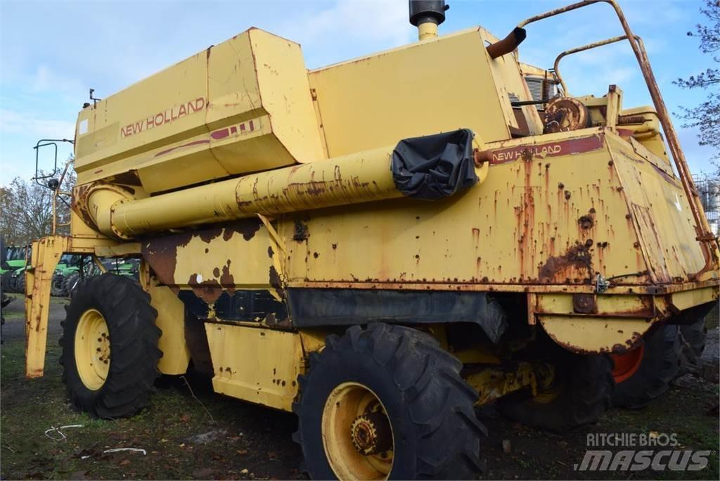 New Holland TF 44 Kombinované zberacie stroje