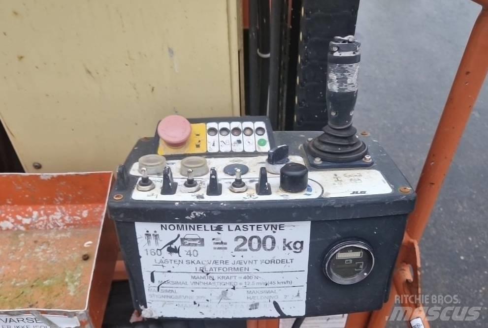 JLG Toucan 800 Kĺbové plošiny