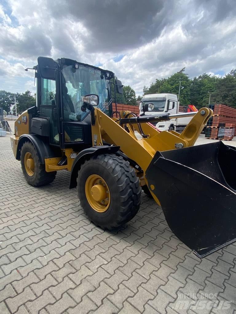 CAT 906 Kolesové nakladače