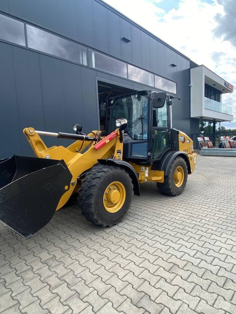 CAT 906 Kolesové nakladače