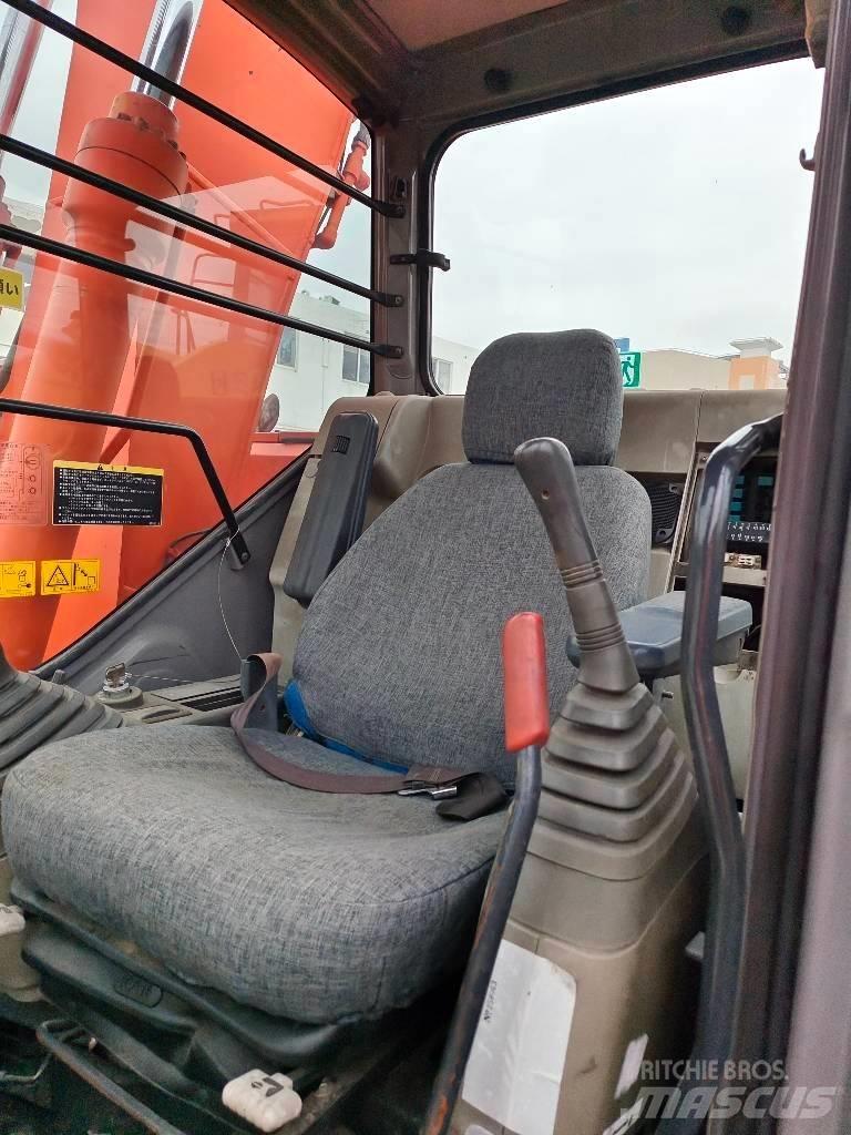 Hitachi ZX 135 US Pásové rýpadlá