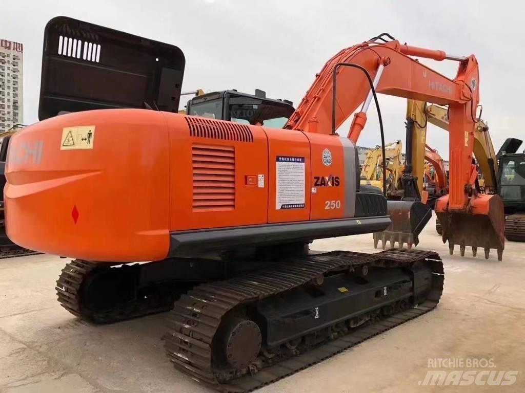 Hitachi ZX 250 Pásové rýpadlá