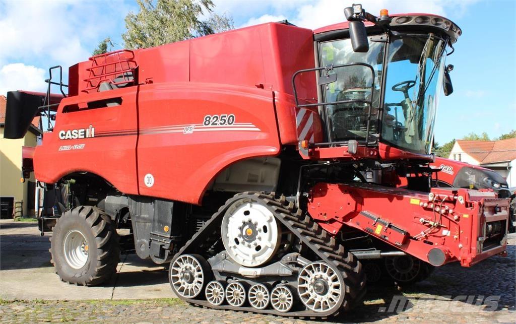 Case IH AF 8250 Kombinované zberacie stroje