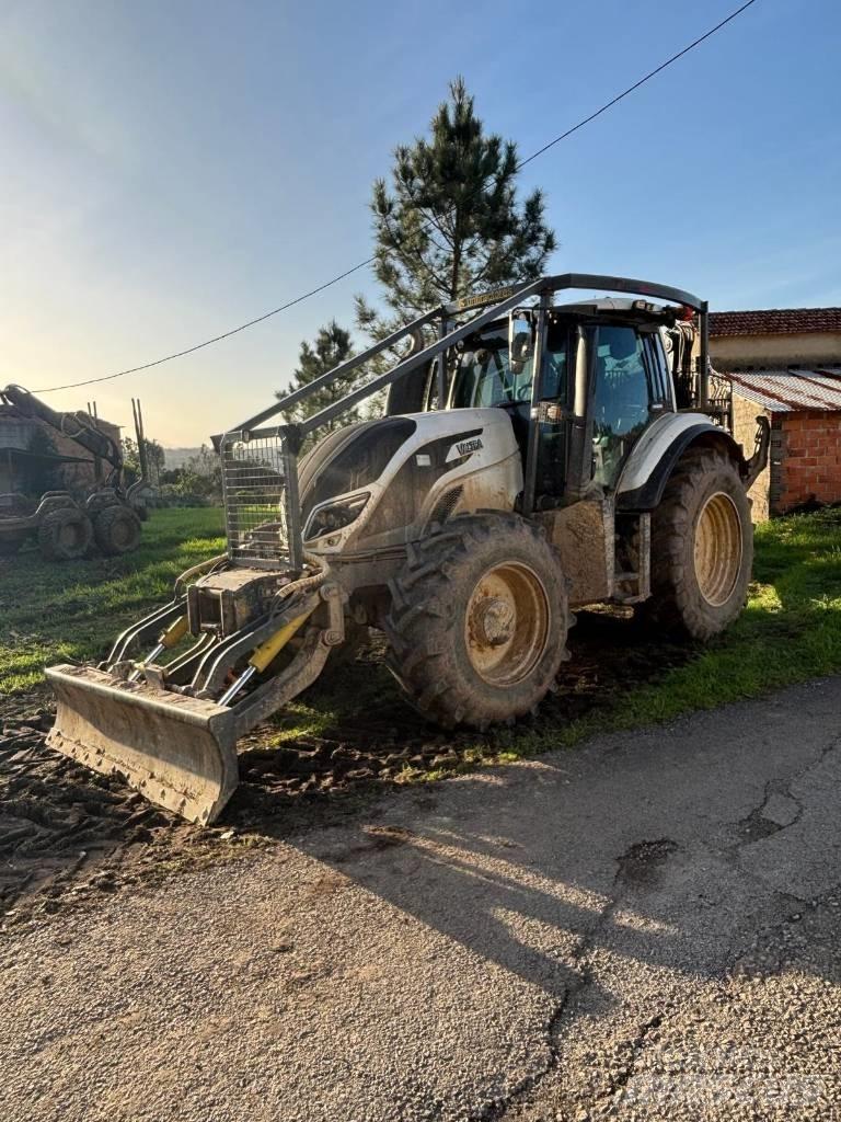 Valtra T 174 Lesné traktory