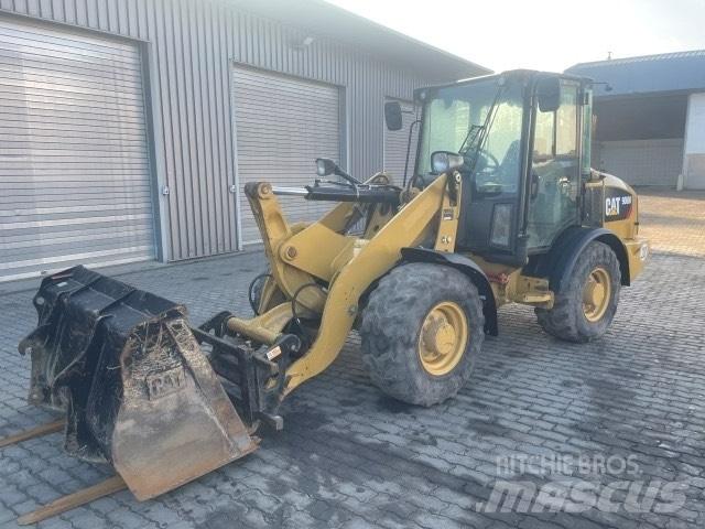 CAT 906 Kolesové nakladače