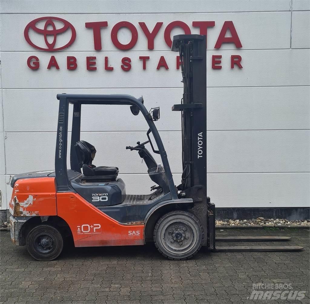 Toyota 02-8FDF30 Dieselové vozíky