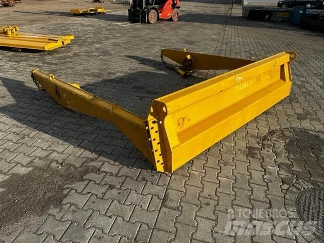 CAT 725 TAIL GATE Kĺbové nákladné autá
