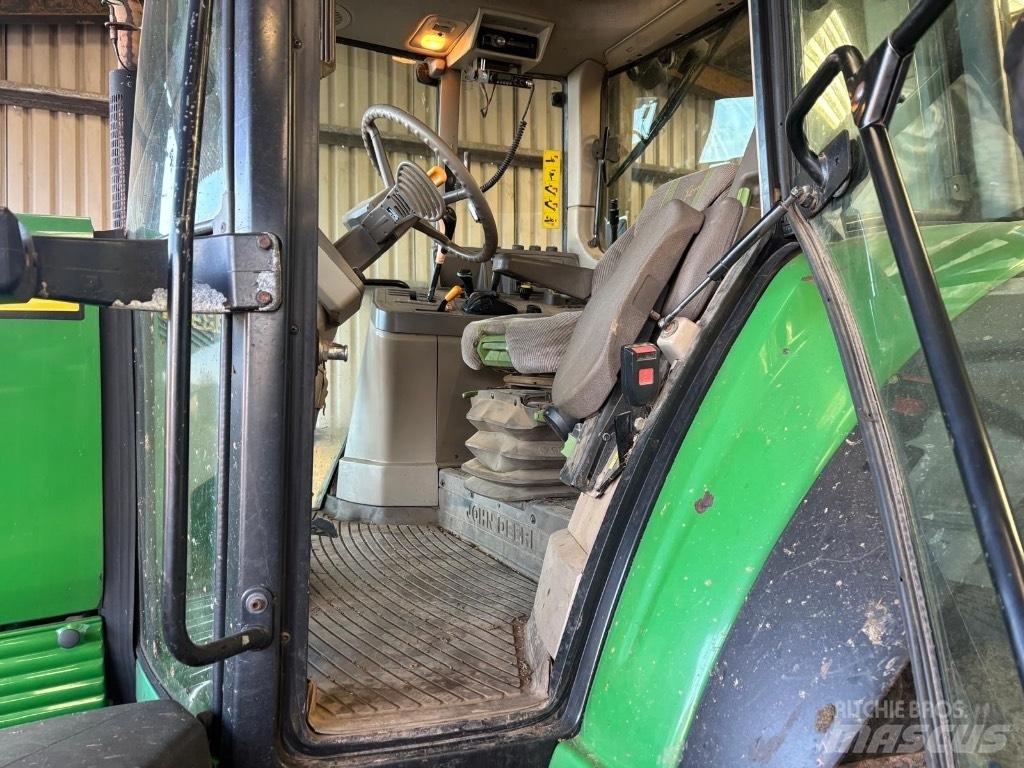 John Deere 6930 Traktory