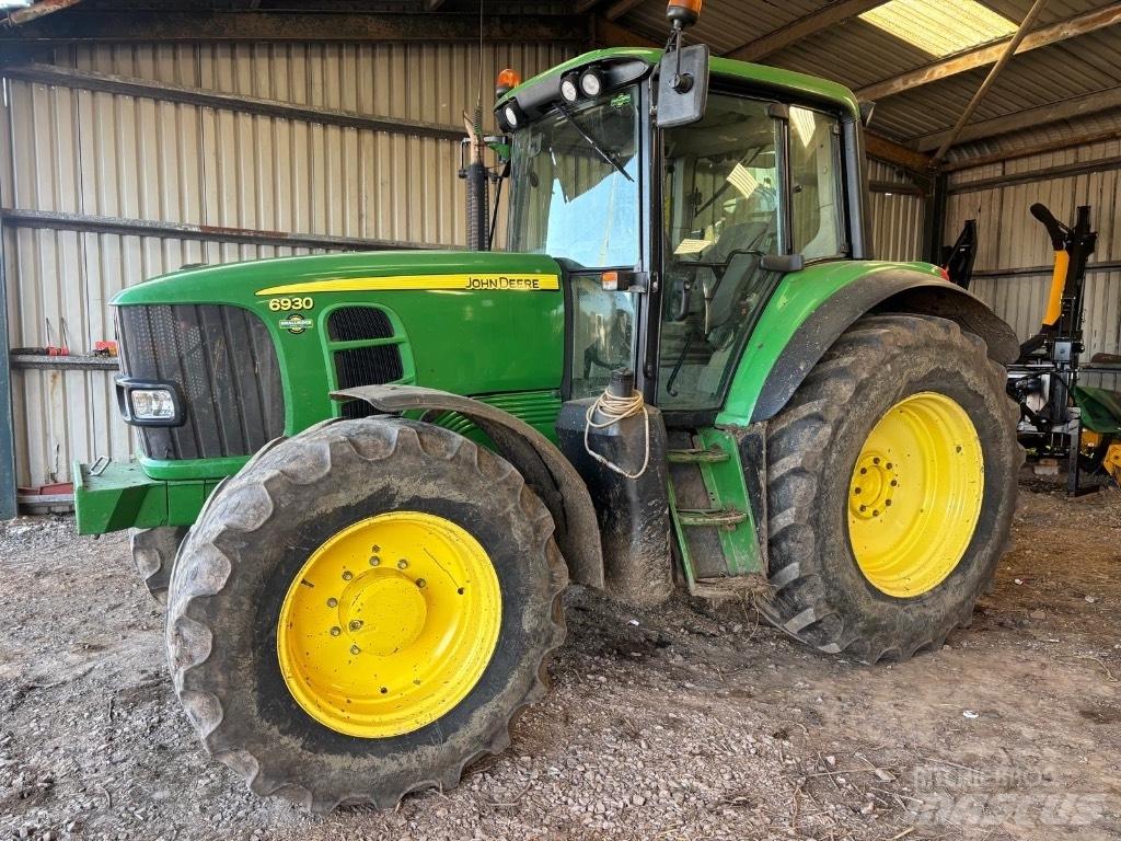 John Deere 6930 Traktory