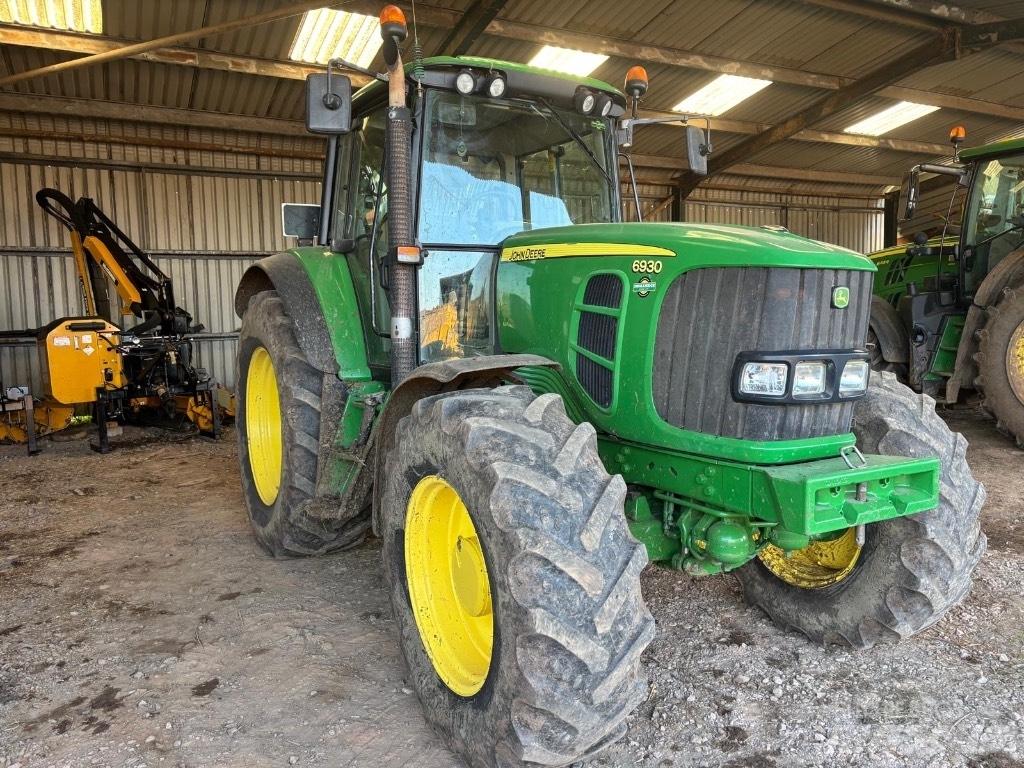 John Deere 6930 Traktory