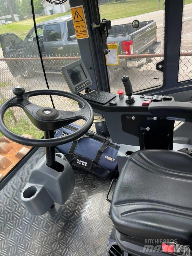 XCMG CV 83 PDU Ťahačové valce