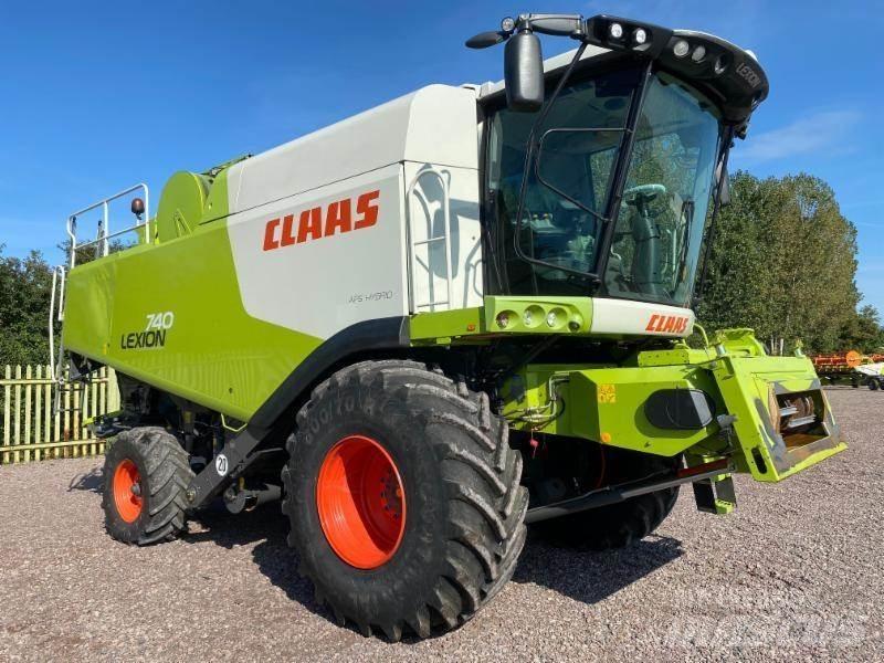 CLAAS LEXION 740 Kombinované zberacie stroje