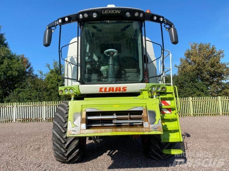 CLAAS LEXION 740 Kombinované zberacie stroje