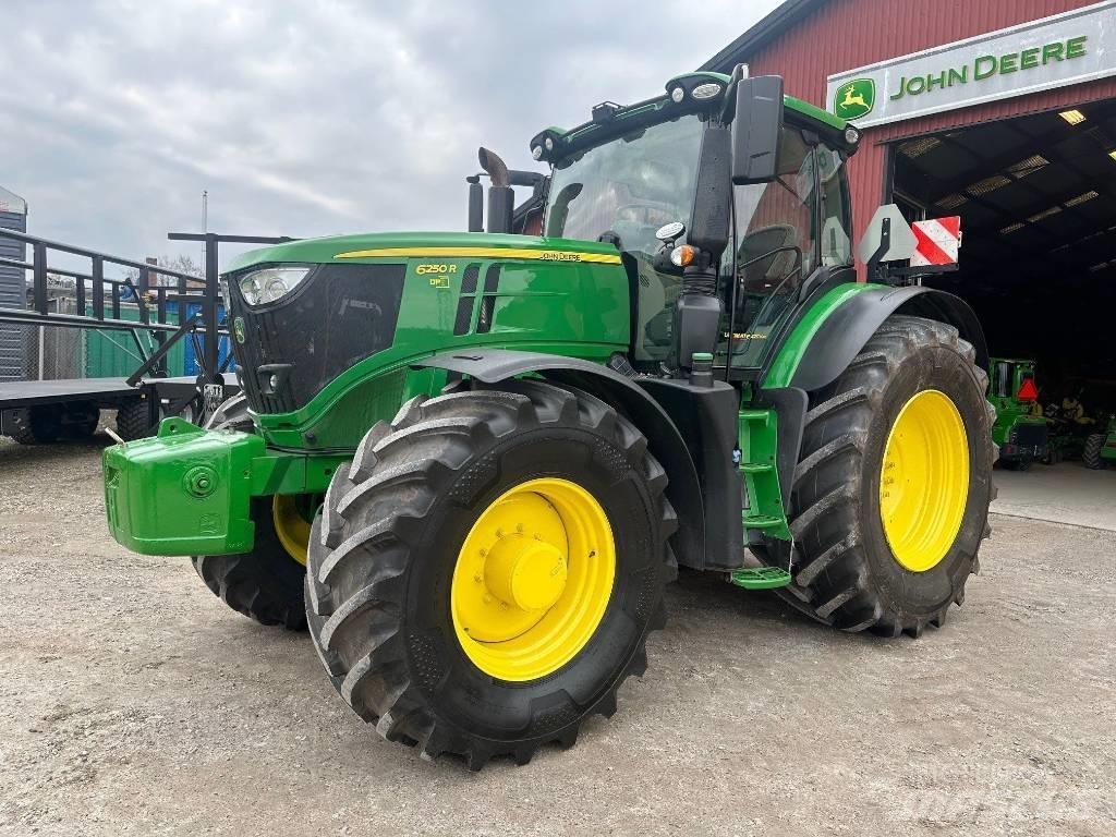 John Deere 6250R Traktory