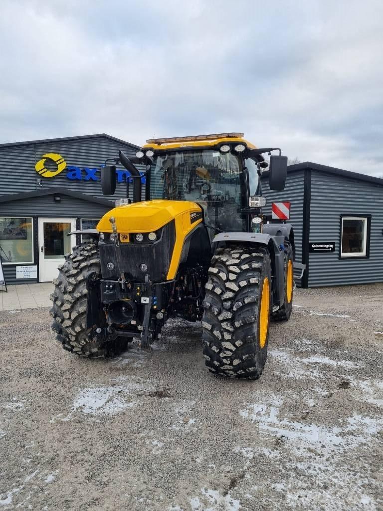 JCB Fastrac 4220 Traktory
