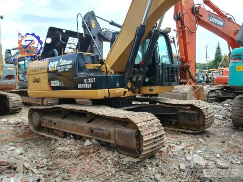 CAT 323 D L Pásové rýpadlá