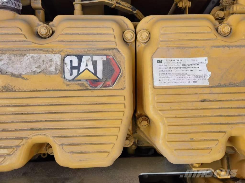 CAT 374 Pásové rýpadlá