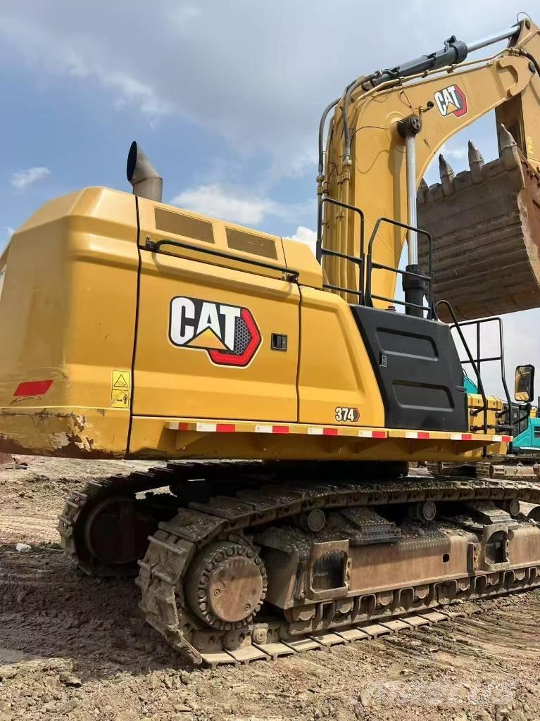 CAT 374 Pásové rýpadlá