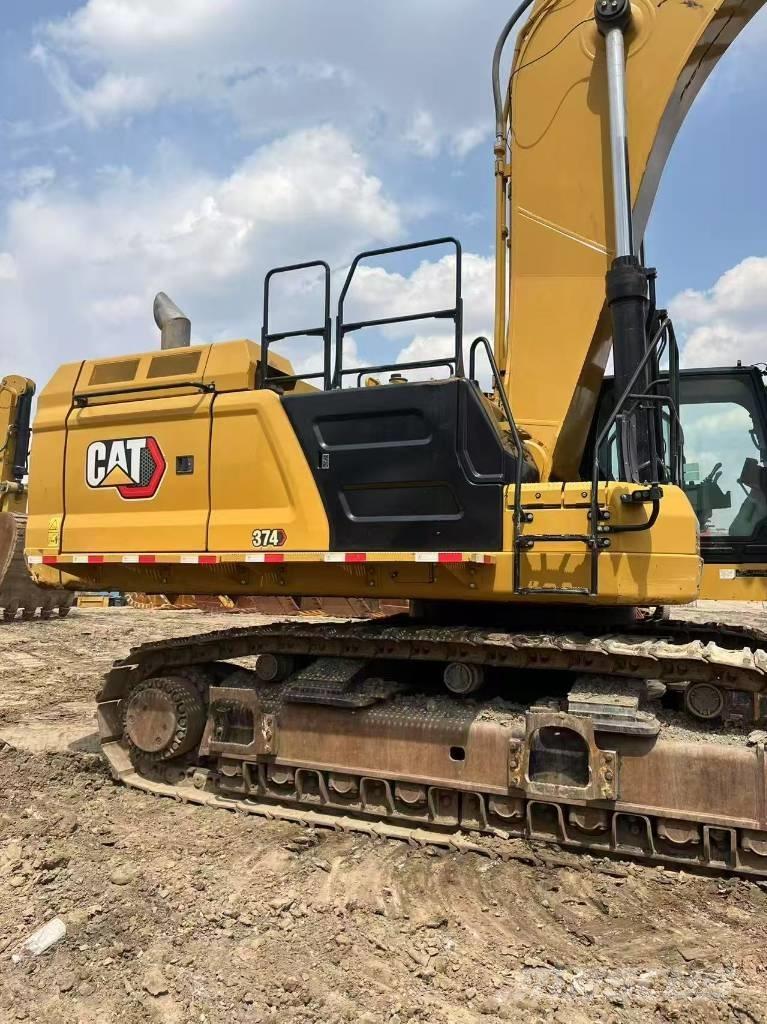 CAT 374 Pásové rýpadlá
