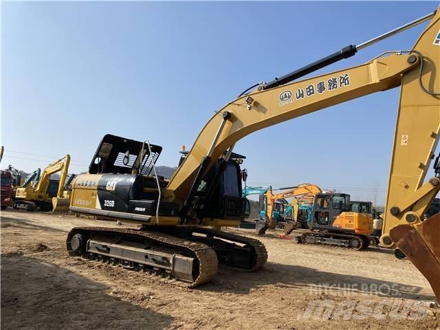 CAT 326D Pásové rýpadlá