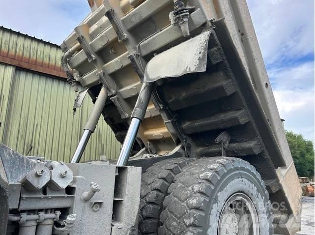 Komatsu HD605-7 Pevné dempry