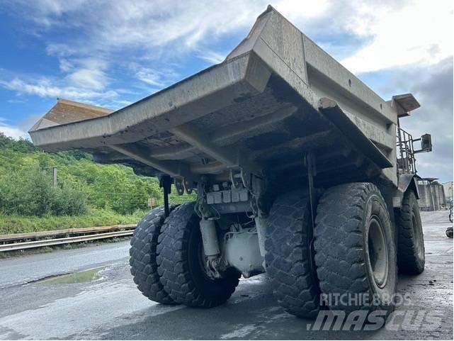 Komatsu HD605-7 Pevné dempry