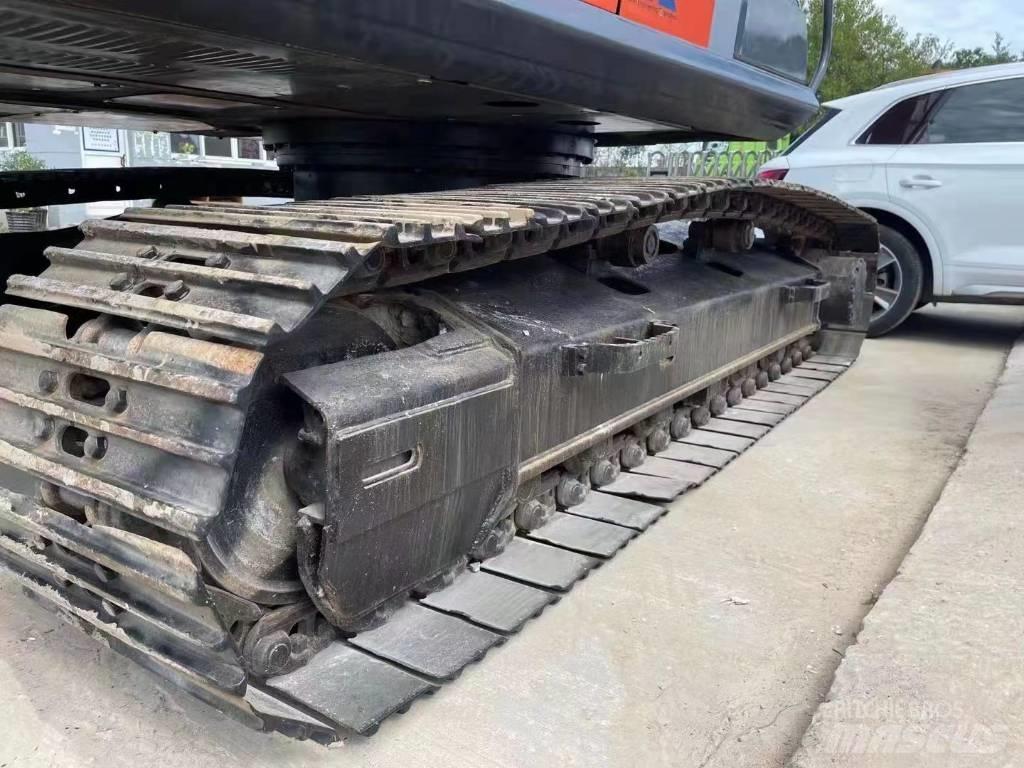Hitachi ZX200 Pásové rýpadlá