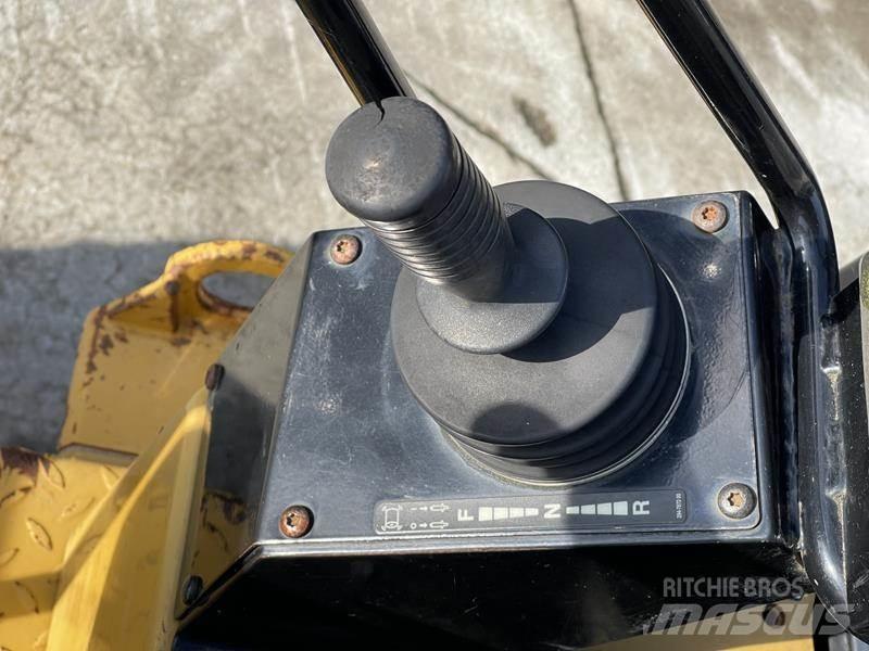 CAT CB 24 Tandemové valce