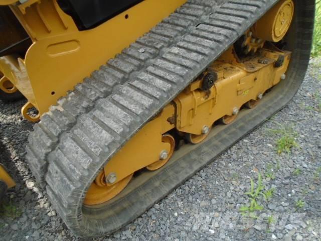 CAT 239 D Šmykom riadené nakladače