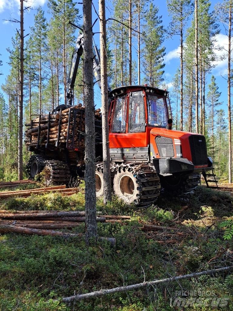 Komatsu 845 Lesné traktory