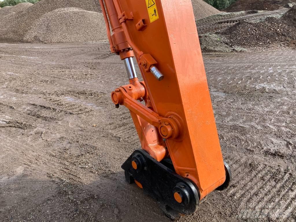 Hitachi ZX225USLC-6 Pásové rýpadlá