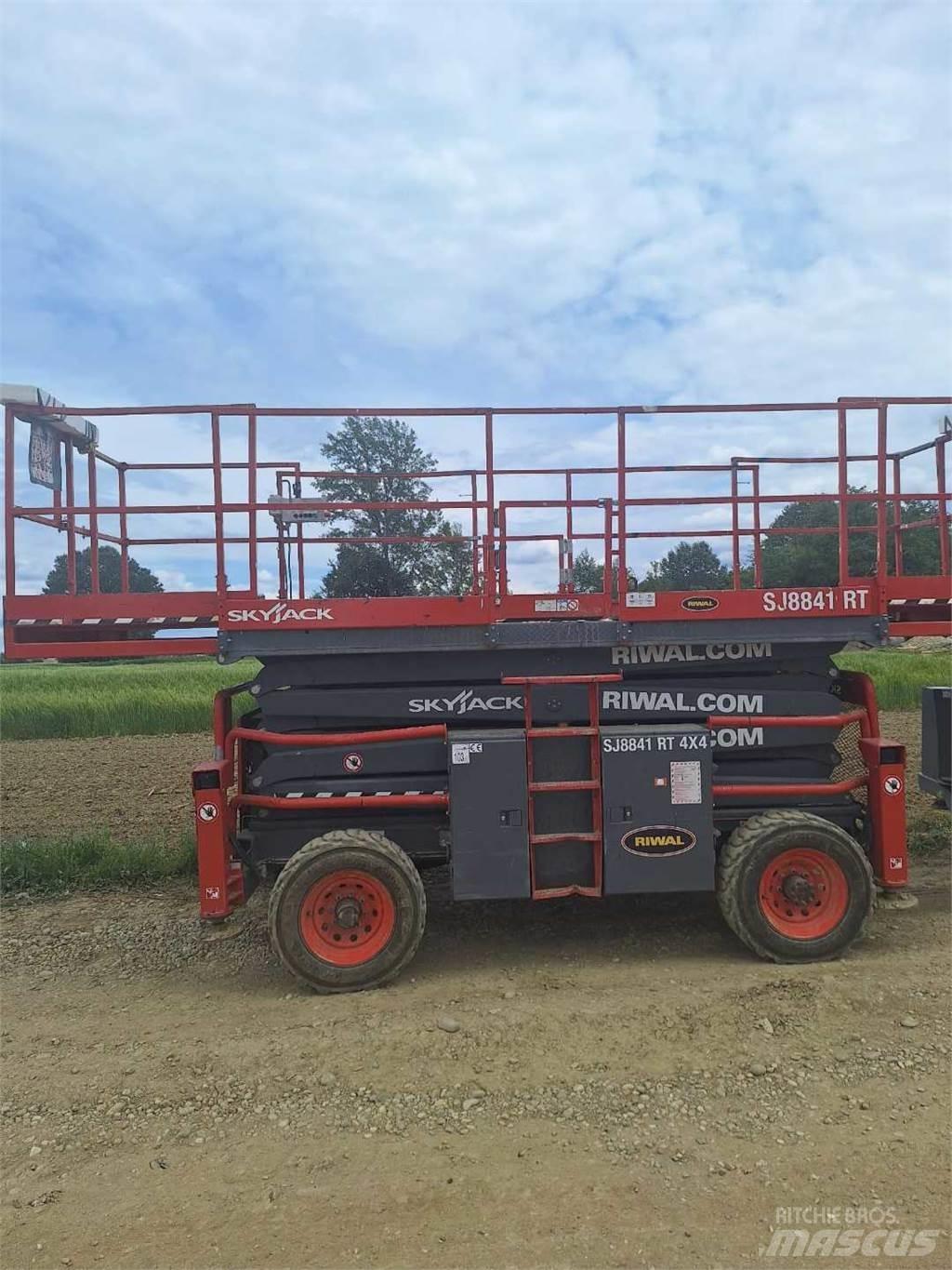 SkyJack 8841RT Nožnicové zdvíhacie plošiny