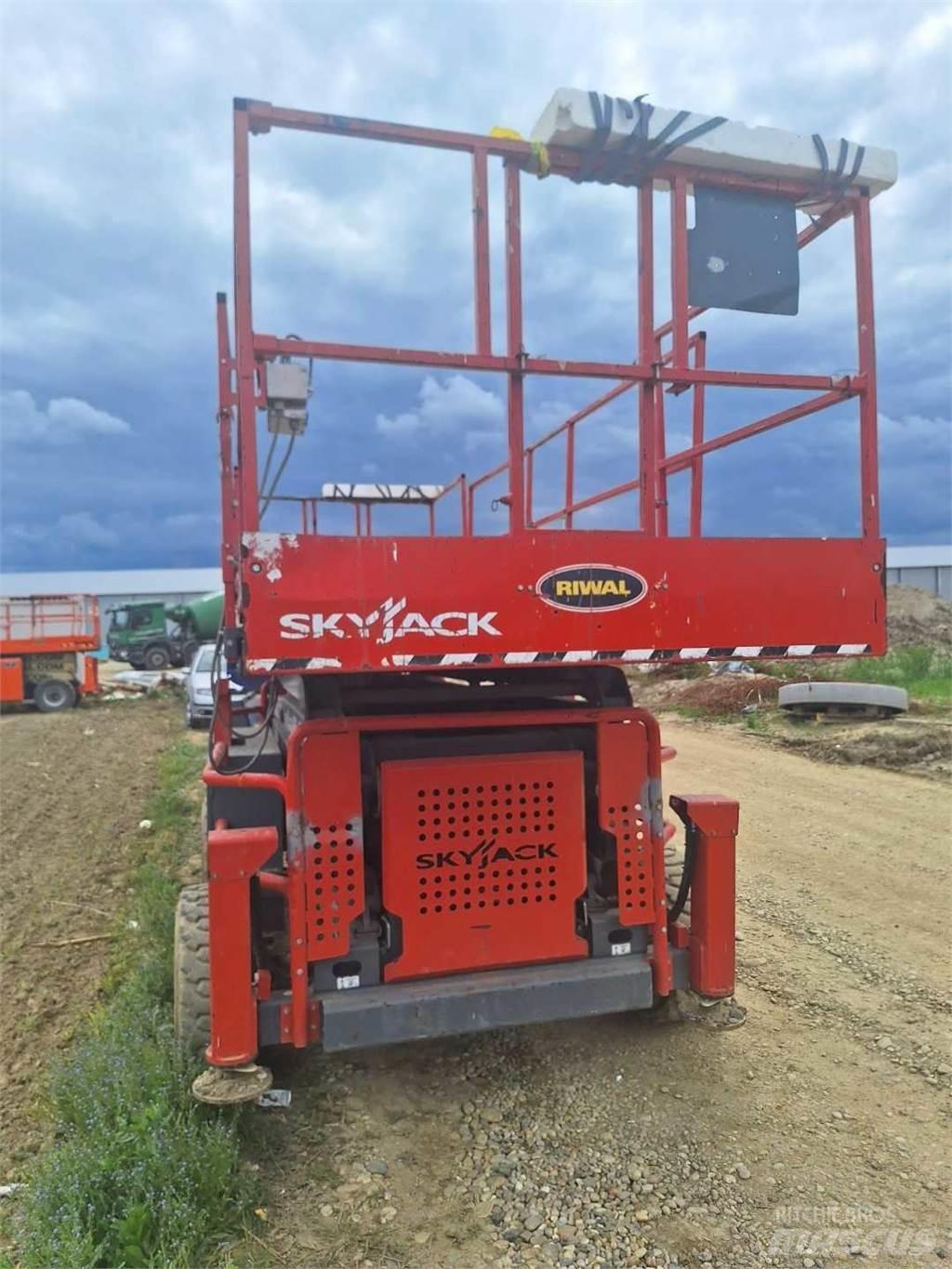 SkyJack 8841RT Nožnicové zdvíhacie plošiny